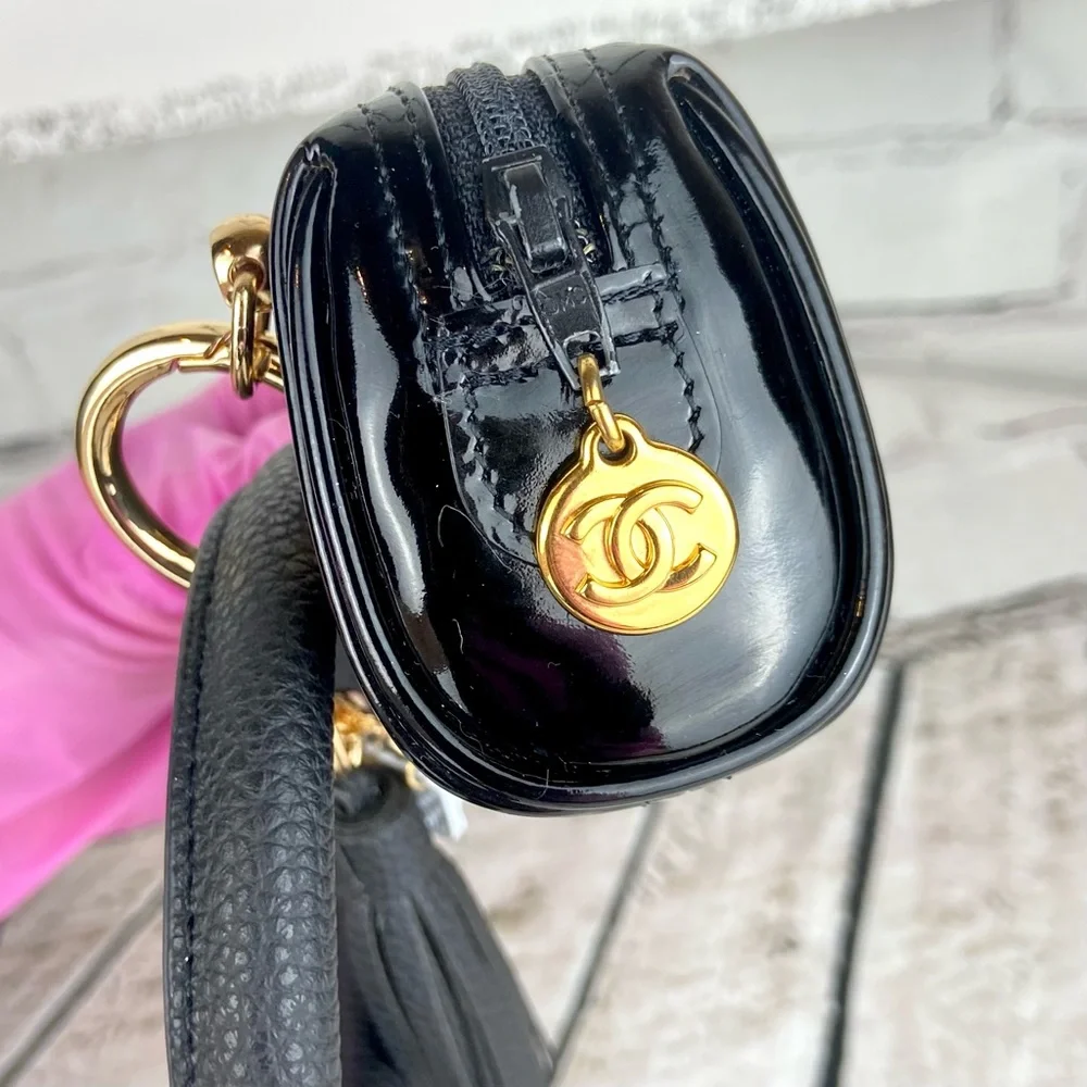 CHANEL card coin pouch wristlet keychain black patent leather with charms - Picture 6 of 10